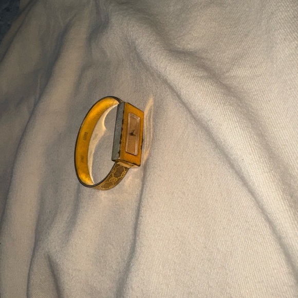 Gucci watch - Picture 8 of 15